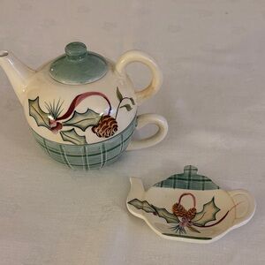 Festive Tea for 2 with Holly Design and tea bag holder